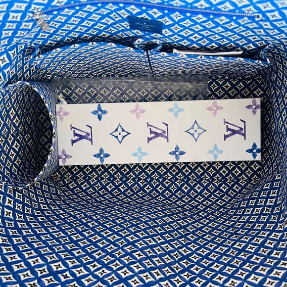 LOUIS VUITTON Neverfull GM Tote Bag
By The Pool Taormina Limited Edition - Picture 3 of 13